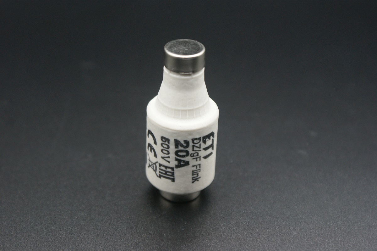 002312106                   Fusible tipo botella; DZ; DII;  rápido; 20A; 500VAC; 440VDC; de cerámica; Eti
