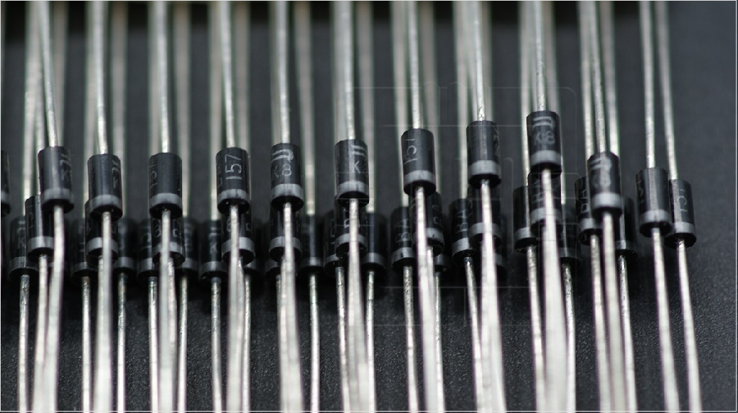 BA157                  Diodo: rectificador conmutación rápida THT; 1A, 400V; Ammo Pack; Ifsm: 35A; DO41; 300ns
