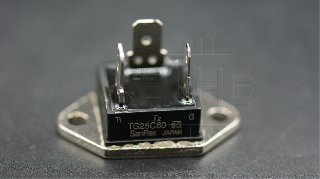 TG25C60                TRIAC Montaje de chasis 25A, 600V, Marca: Sanrex