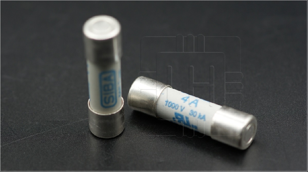5019906.4                    Fusible tipo cartucho; 4A; 1000VAC; gR; de cerámica,cilíndrico; URZ; Marca: Siba