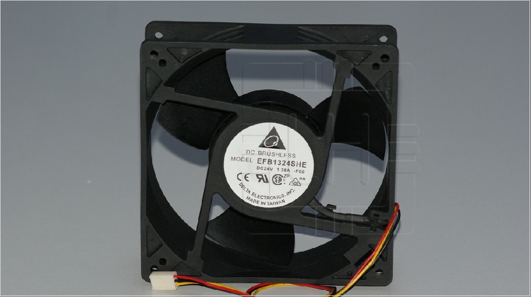 EFB1324SHE-F00        Ventilador DC, axial 127X127X38MM 24VDC, 1.38A, con salida 3 Cables y conector blanco; Marca: DELTA