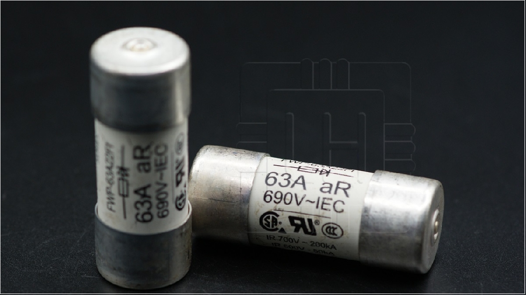 FWP-63A22FI                 Fusible tipo cartucho ultraRapido con percutur, 63A 690/700VAC, 22x58mm; Marca: EATON 