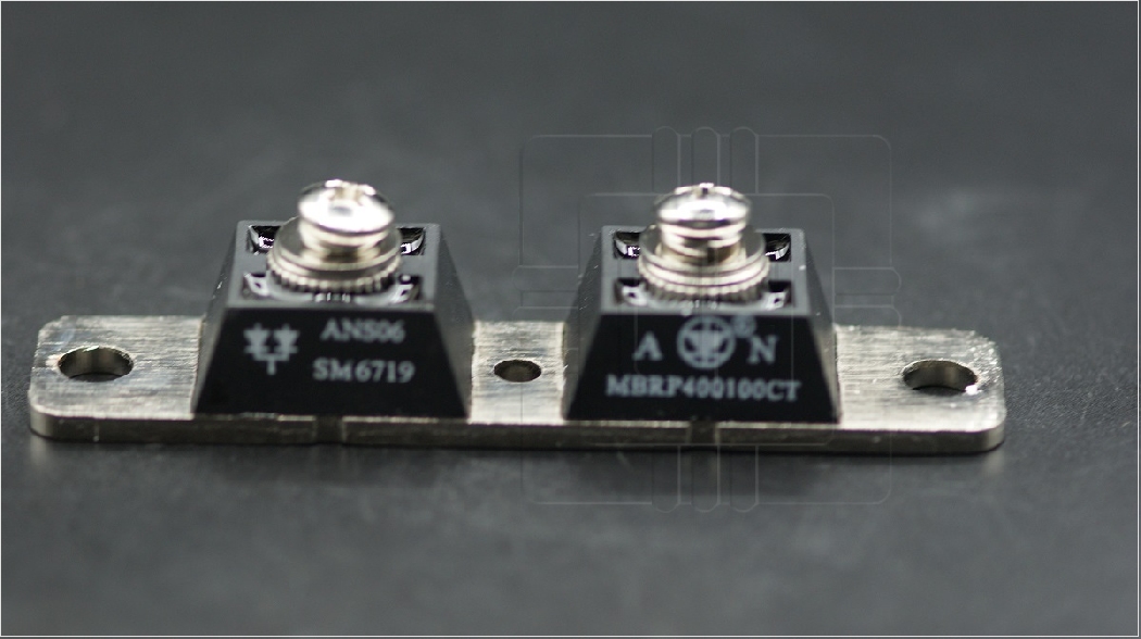 MBRP400100CT                     Diodo de recuperación 400A, 100V, rápida Schottky