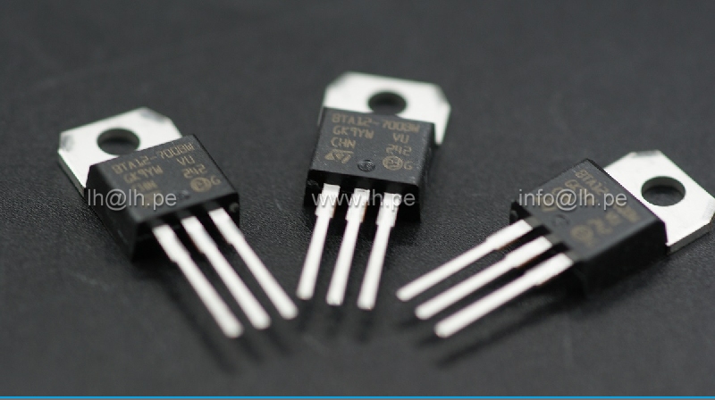 BTA12-700BWRG                 Triac; 12A, 700V; TO220AB Ins; Igt: 50mA; Snubberless™, ST