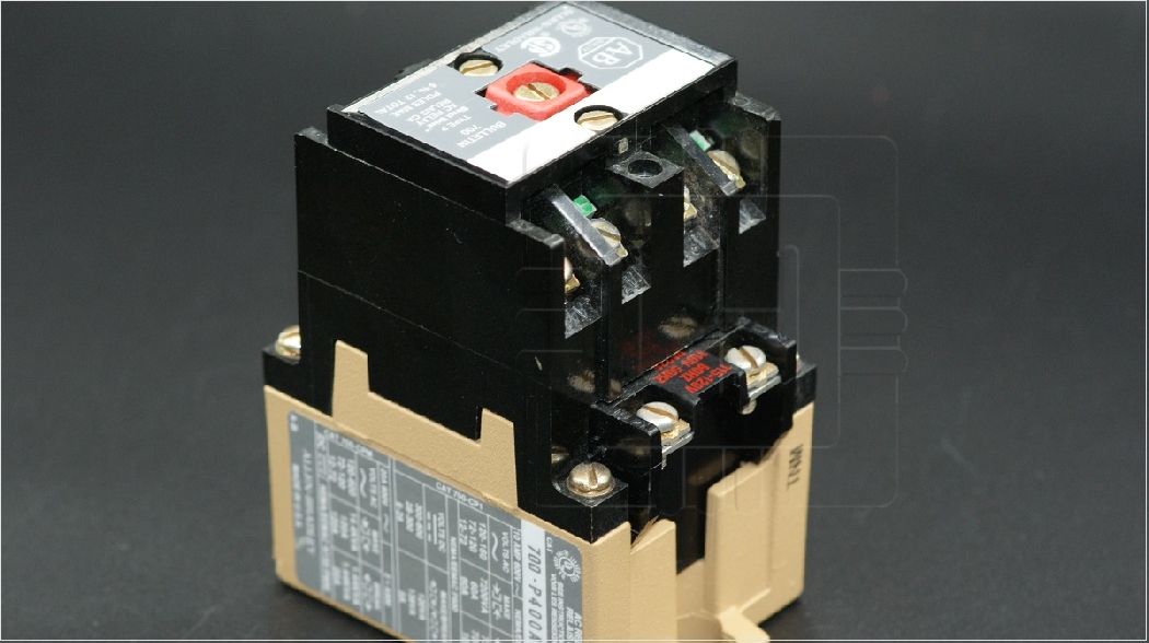 700-P400A1      RELAY 4 POLE 208V COIL NEW