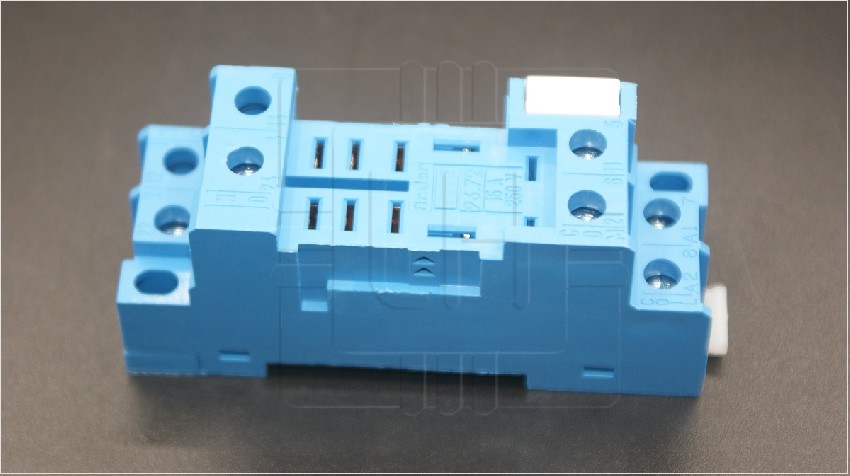 96.72SMA            BASE RELAY, SOCKET 8 PIN & CLIP, DIN, DPC; MARCA: FINDER