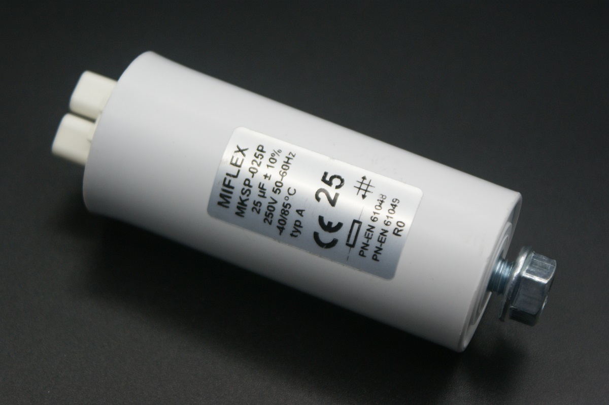 I52KU625K-F00                    Condensador para lámparas de descarga 25uF, 250VCA, ±10%, V: 6.