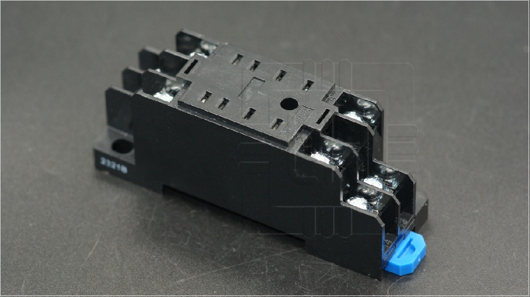 PYF08A00G            Base para relé 8 Pines; 5A; 277VAC; para raíl DIN; agarres de tornillo