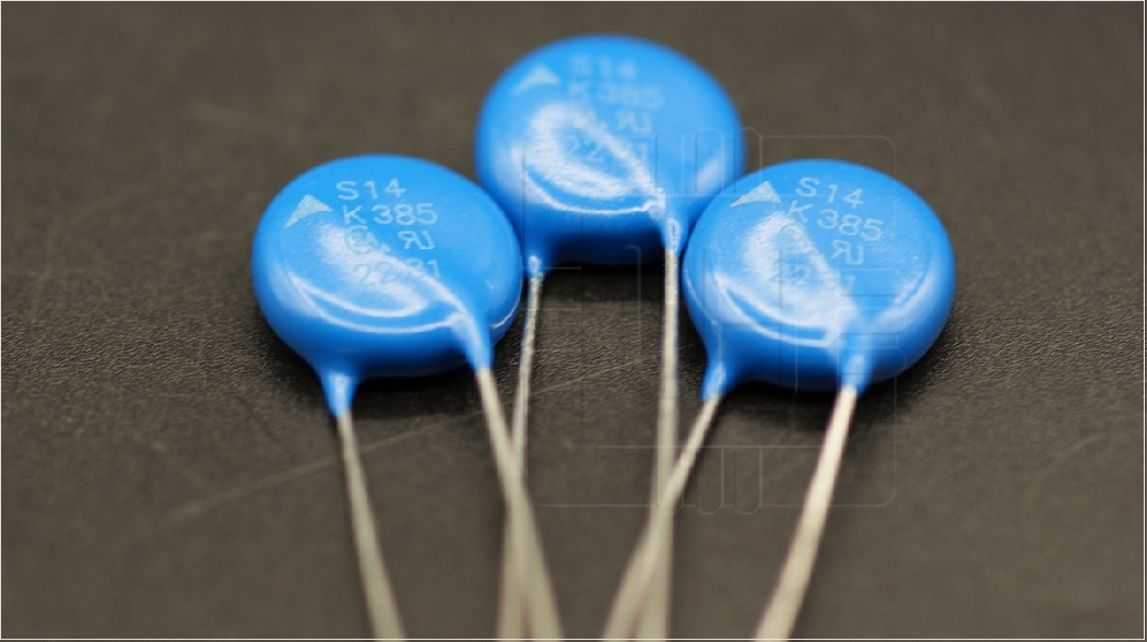 B72214S0381K101 SIOV-S14K385                    Varistor: de metal-óxido; THT; 385VAC; 505VDC; 620V; 4500A; 80J; Marca: Epcos