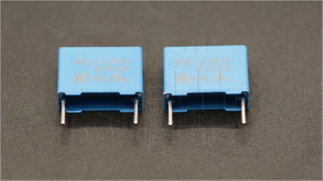 B32922C3224K000                   Condensador: de polipropileno; 0,22uF; 630VDC; 305VAC; THT; ±10%; Marca: EPCOS