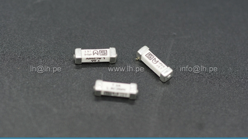 3403.0169.11                Fusible miniatura SMD, 2A, 250VAC, retardado, marca SCHURTER