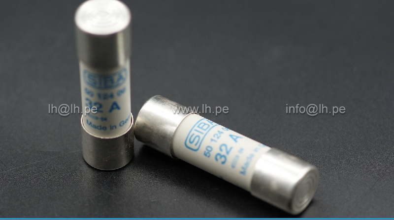 5012406.32         Fusible ultra rápido 14x51mm, 32A, 660V, marca SIBA