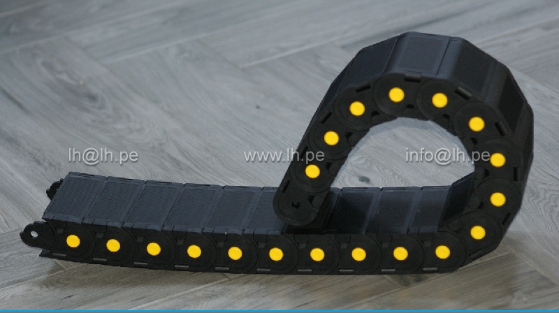 SR660100100           Cadena Porta Cable Nylon PVC Cerrada Ancho Ext.130mm x Alto Ext. 55mm, Brevetti
