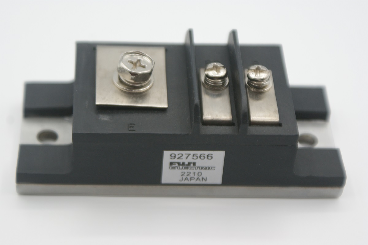 927566                    Módulo de Transistor 300A; 400V, disipador de calor, Fuji Electric