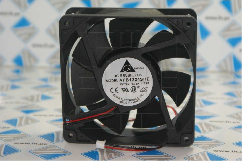 AFB1224SHE-7F4S              Ventilador 24V, 0.75A, 120x120x38mm, con conector blanco