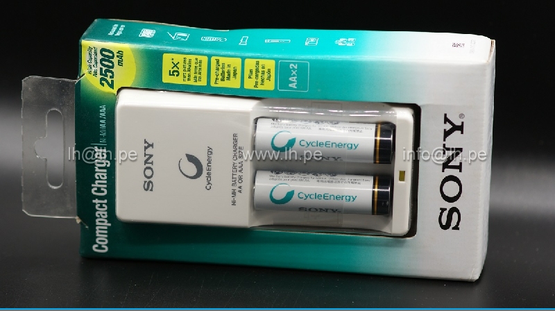BCG-34HW2GN         Cargador con 4 pilas AA de 2500mAh