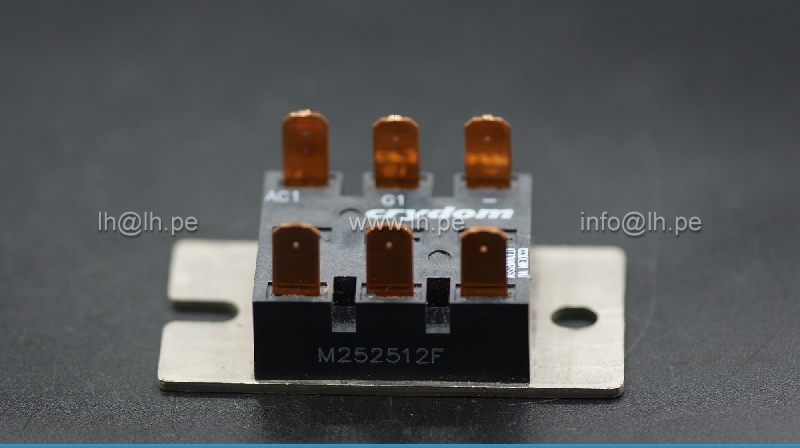 M252512F                  Modulo SCR/Diodo 25A, 600V Puente monofásico montaje a chasis
