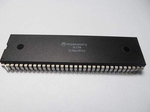 MC68HC000P12  Circuit 32-BIT, 12 MHz