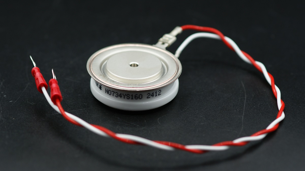 N0734YS160      Thyristor Tipo Capsula 734A/1600V - 55ºC / Igt:150mA / Vgt:3V / dv/dt: 1000V/us / di/dt: 500A/us / Tq: 100us /