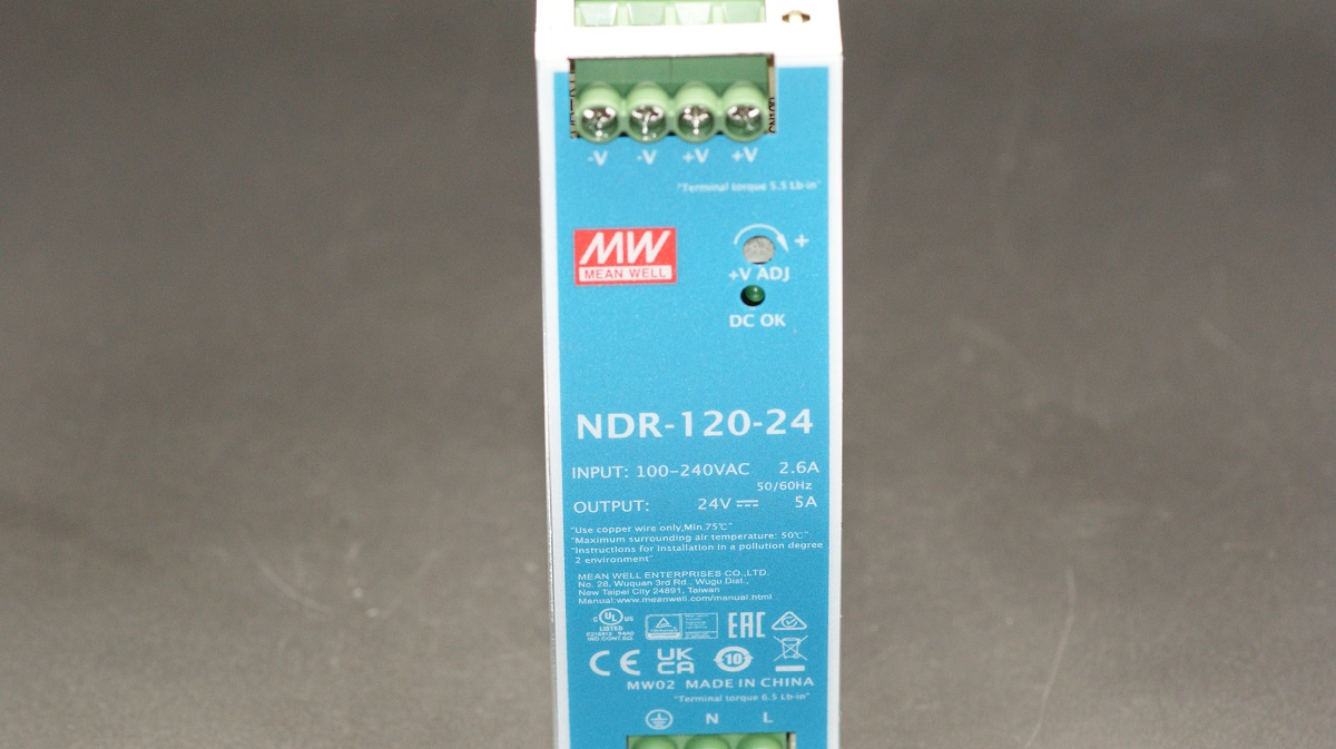 NDR-120-24                     Fuente de alimentación para carril DIN, 24VDC, 5A, 120W, marca MEAN WELL