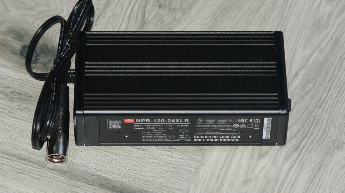NPB-120-24XLR PB-120N-27C                      Cargador para batería de plomo-ácido 4A, 15-50Ah, Marca Mean Well