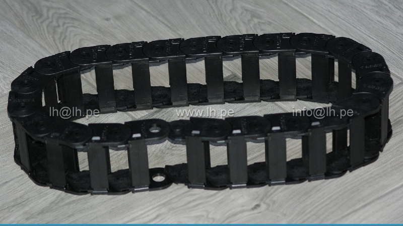 SR325LE060075           Cadena porta cable PVC, nylon, ancho ext: 77mm, alto ext: 38mm, radio plegado 75mm, Marca: Brevetti