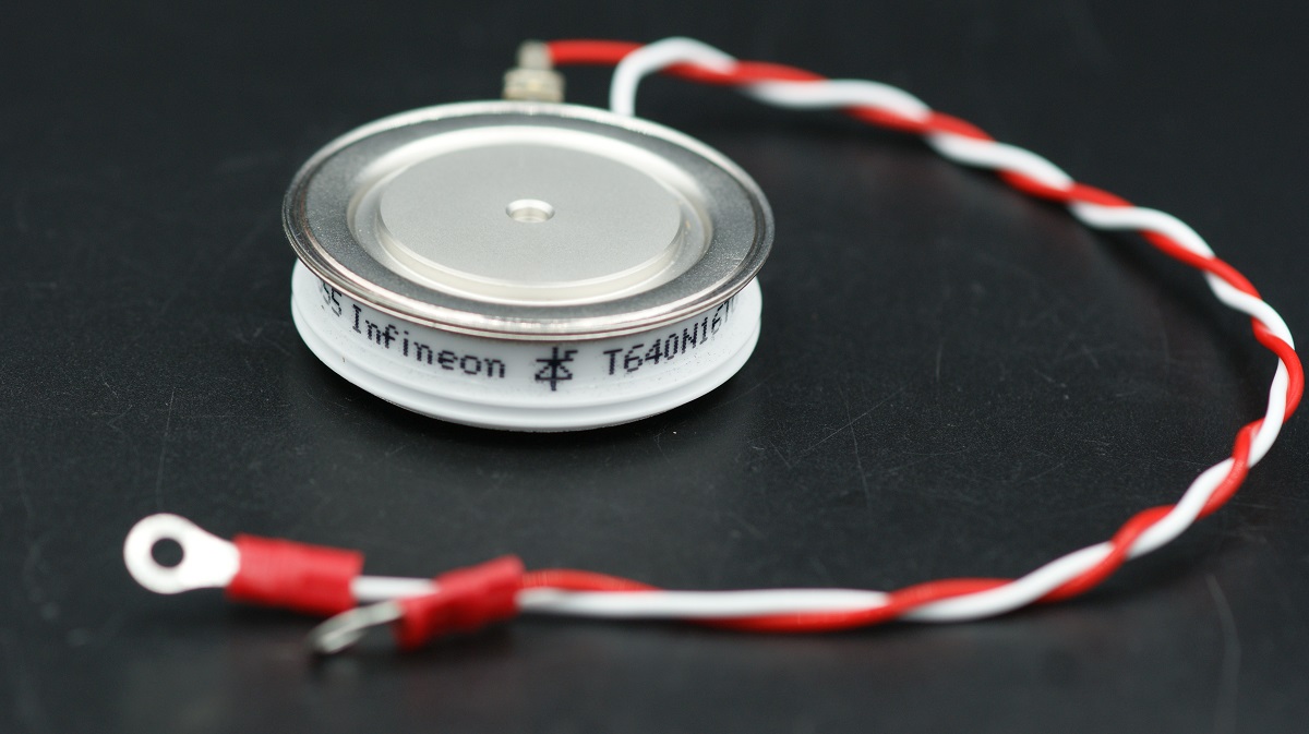 T640N16TOF                 Thyristor tipo disco phase control 640A, 1600V, Infineon