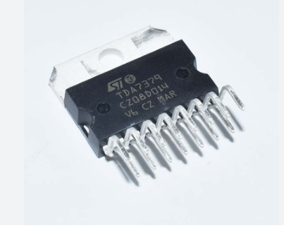 TDA7379            Circuito integrado, amplificador de audio, 38W, 8-18VDC