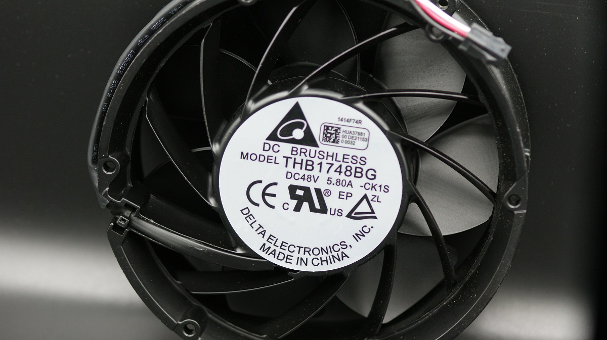 THB1748BG-CK1S               Ventiladores tangenciales DC, 172x172x51mm, 48VDC, 607.07CFM, Ball, 4-Lead Wires, connector,  Lock Rotor Sensor, Tach/PWM