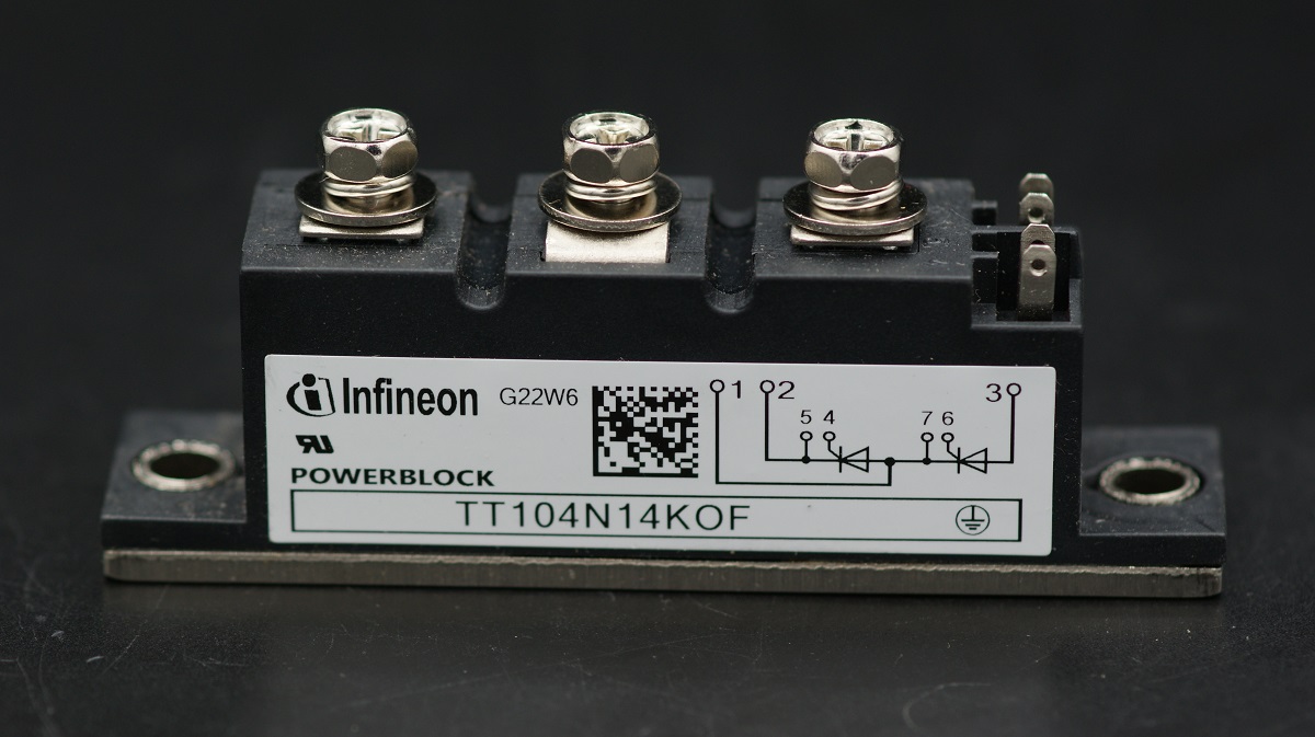 TT104N14KOF                      Modulo doble tyristor Semipack 105A, 1400V, INFINEON