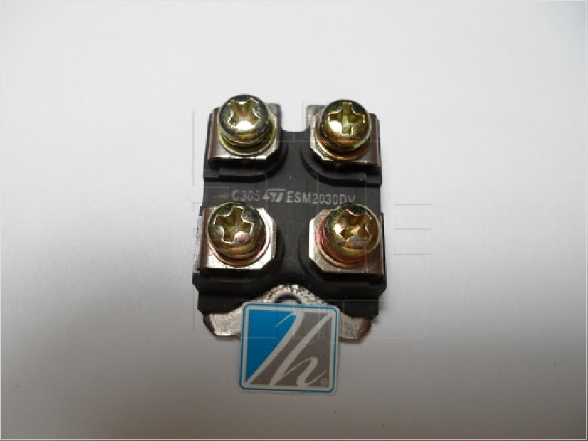 ESM2030DV  Transistor  Darlington NPN 400V 67A 4-Pin ISOTOP