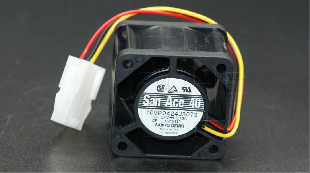109P0424J3073               Ventilador de refrigeración 24VDC, 40x40x28MM, 0.18A, con 3 cables y conector, Marca SANYO