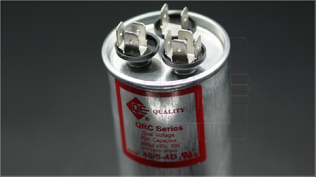 40+5-4D                  Capacitor tripolar metalizado 40+5uF 370/440VAC, 5+/-%, Marca: QUALITY