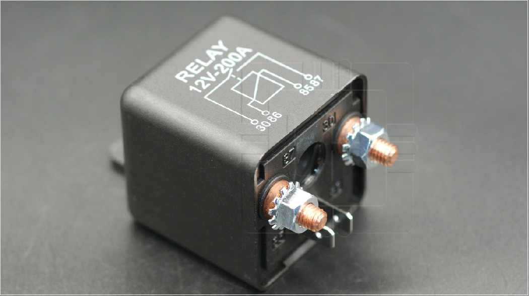 RL/180-12 12V-200A                        Rele de arranque 12V, 200A, WM686, con 4 terminales