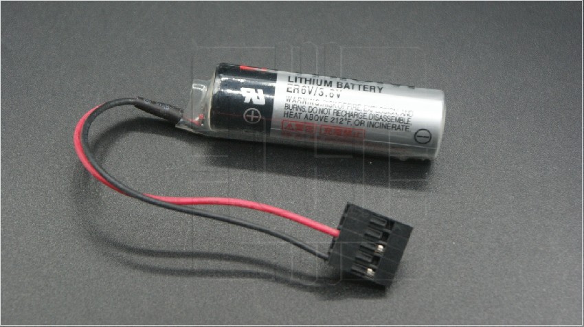 ER6V/3.6V 2Ah+JAE5P               Batería Lithium 3.6V; 2600mAh para PLC Cnc Yaskawa; con cable y conector 5 Pin; Marca: Toshiba 