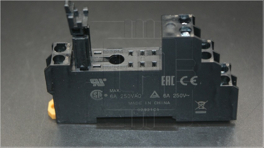 P2RFZ-08-E       Base para Riel DIN, 8 pines, 5A, 250VCA, Destino: G2R-2-S