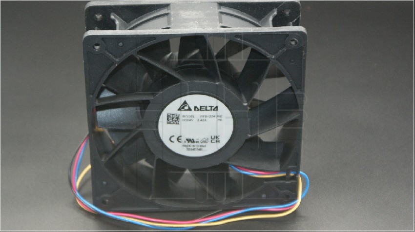 PFB1224UHEP0             Ventilador VDC 120x120x38mm, 24VDC, 2.40A, con 4 cables