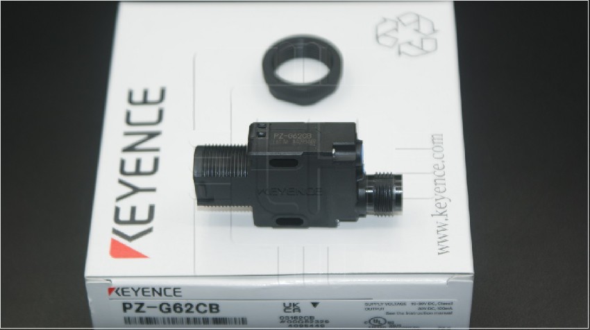 PZ-G62CB       Sensor Tipo de conector M12 reflectivo de regresión de rosca, NPN; Marca: Keyence