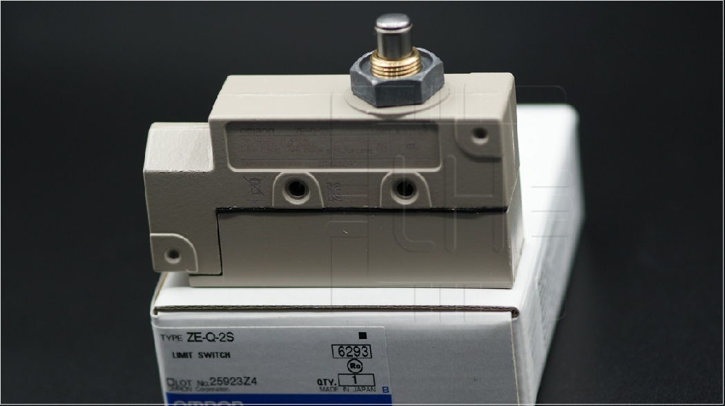 ZE-Q-2S                    Interruptor límite, SPDT, 15A 125VAC, 1/2 pulg. 14NPSM sin término de conexión, UL CSA; Marca: Omron 