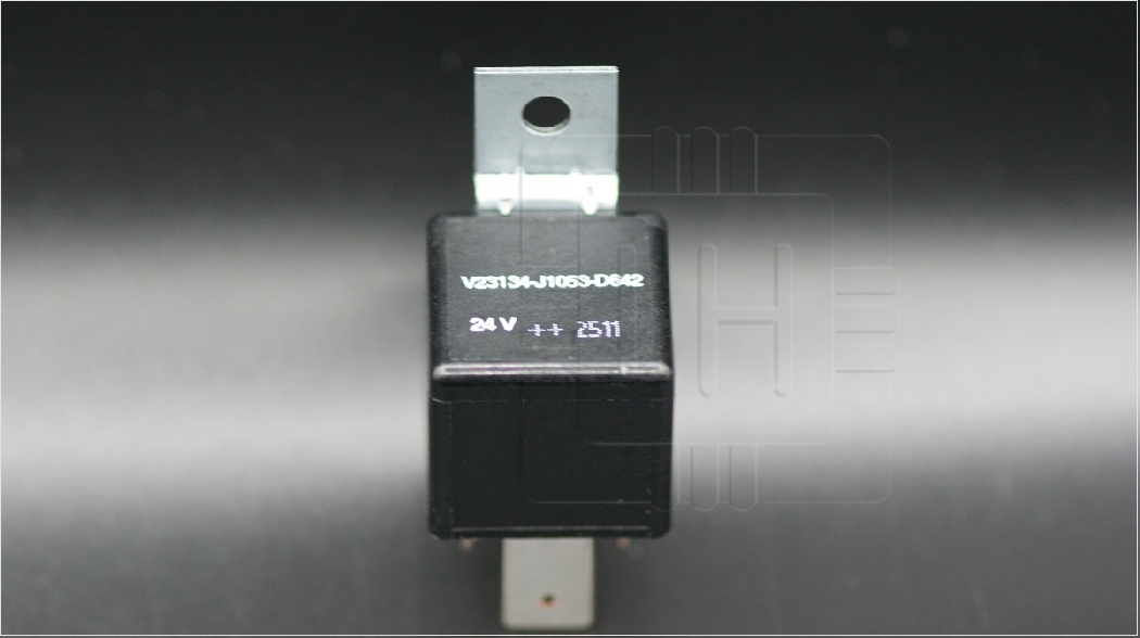 1-1393304-1 V23134J1053D642                   RELAY AUTOMOTRIZ SPST-NO 24V, 70A 4 PINES, MARCA: TE