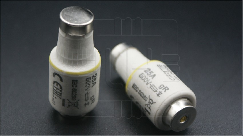 5SD440               Fusible tipo botella ultra rápido gR silized 25A; 600VAC; Marca: Siemens