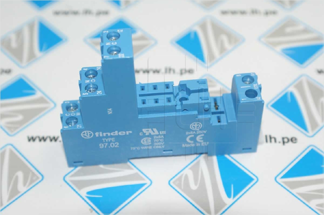 97.02.SPA   Base de 8 Pines, 8A, 250V, para serie 46.52