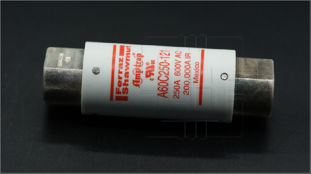 A60C250-121              Fusible SEMICONDUCTORS Amp-Trap Capacitor 250A 600VAC; Marca: Ferraz Shawmut 