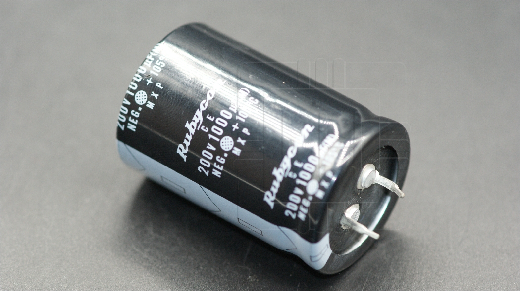 B43303-A0687-M90                  Condensador electrolítico 680uF 400V, Alt. 55mm x Dia: 35mm, Marca: Epcos 