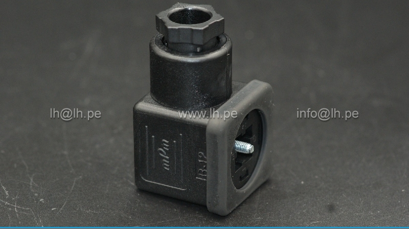 E10058                      Conector: de válvulas; D-45128 4 Pines, enchufe; industrial; formato A; 18mm; IFM