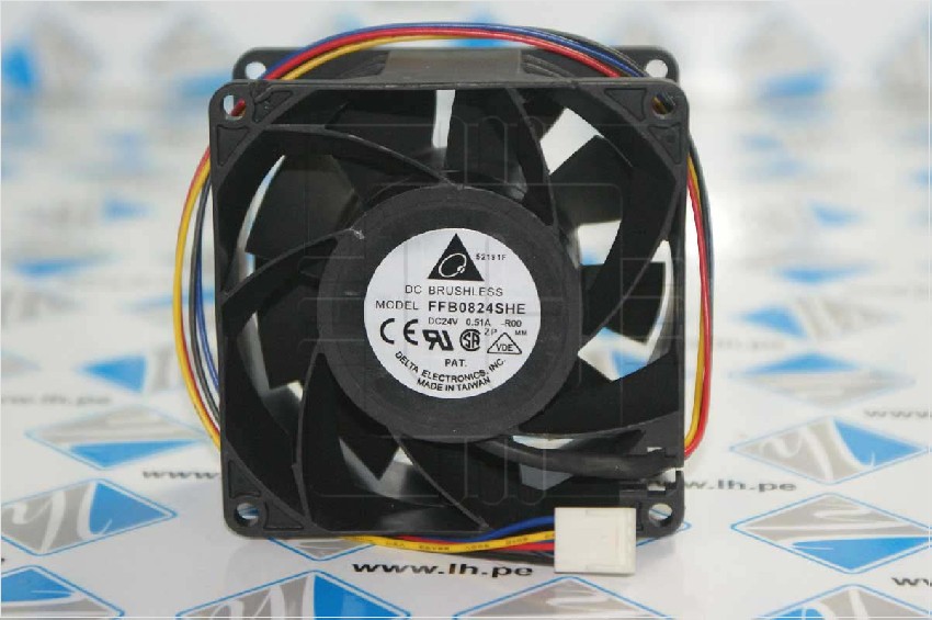 FFB0824SHE-R00             Ventilador axial 24VDC, 80x80mm, con 3 cables y conector, 68.5 CFM