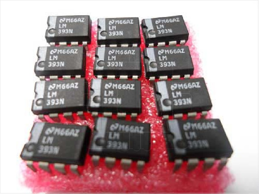 LM393N  Analog Comparators Lo-Pwr Dual Voltage