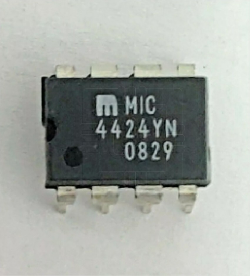 MIC4424YN                   Driver controlador de puertas, DIP8, 3A, 2 canales, 4.5-18V