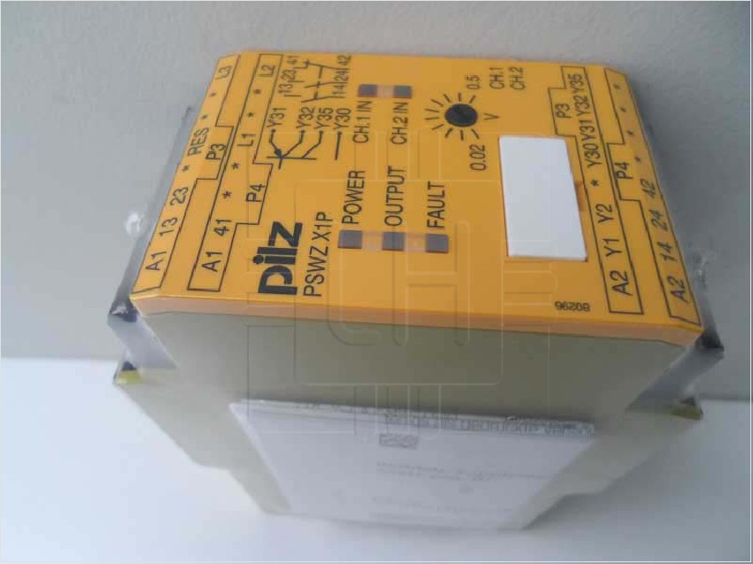 777949 PSWZ X1P         RELE SEGURIDAD PILZ PSWZ X1P 0,5V /24-240VACDC 2n/o 1n/c 2so; Marca: PILZ 