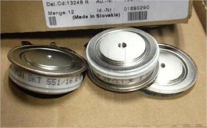 SKT551/18E         Thyristor Tipo Capsula Hockey-puck  550A, 1800V, 250mA